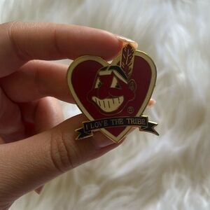 Vtg 1995 Cleveland Indians “I Love the Tribe” Gold Plated Pin